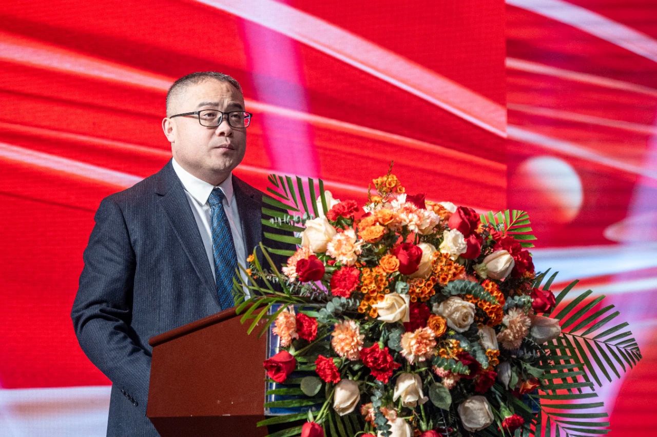 雷火集团举办2024年度“建功重机·年度先进”颁奖典礼暨“星耀2025”迎春联欢会